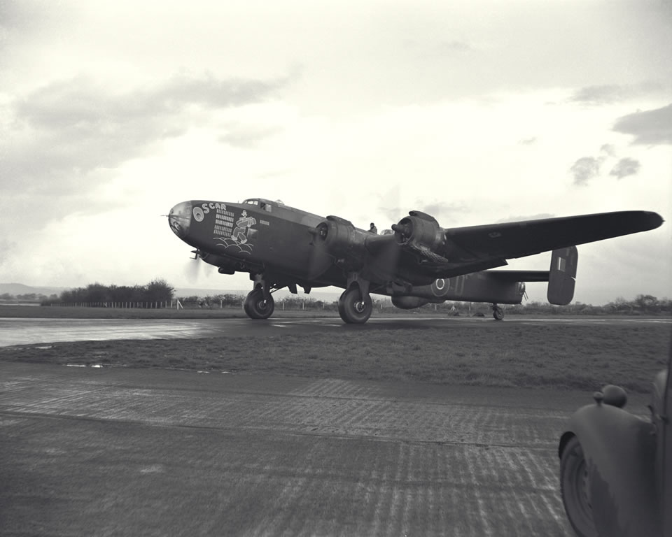 Handley Page Halifax in flight