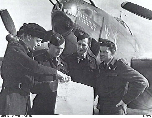 No. 464 Squadron RAAF aircrew with a Lockheed Ventura at Methwold, 1943. Photo: public domain.