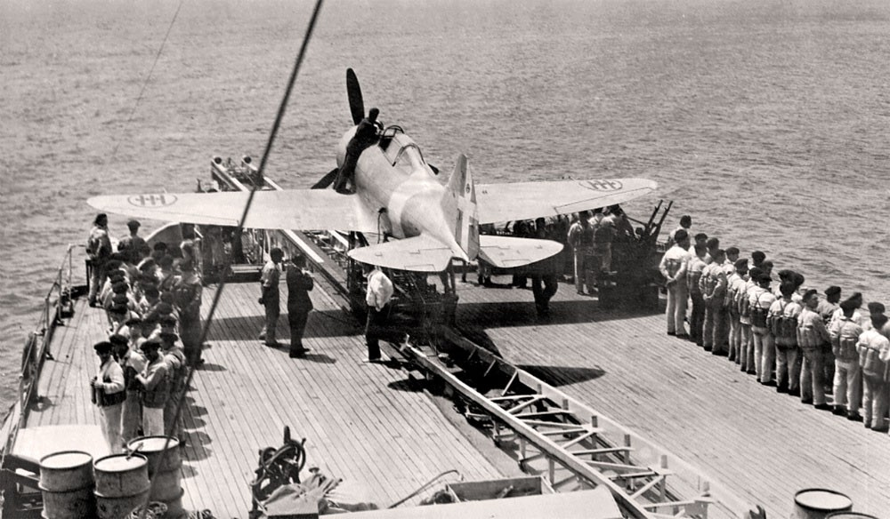 A Re.2000 in catapult-fighter configuration (“Cat.”), the naval variant embarked on Italian battle
