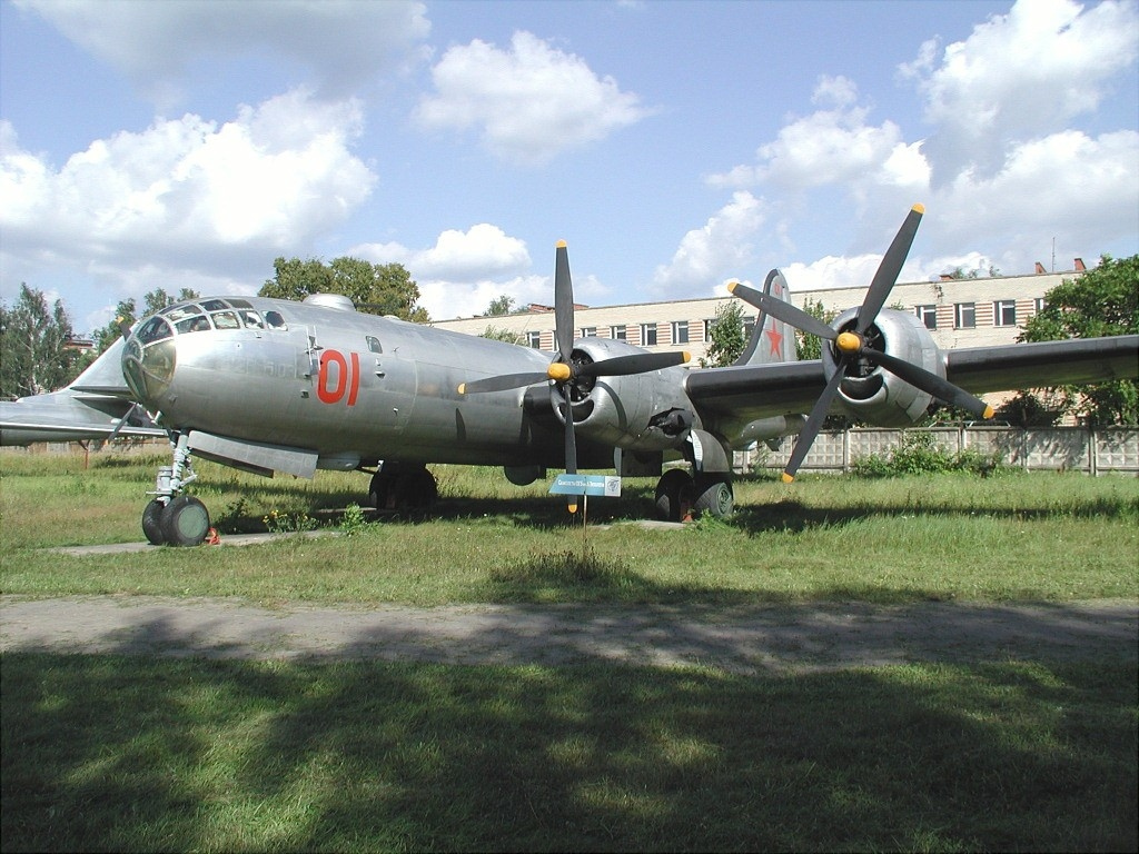 Tupolev Tu-4 photograph