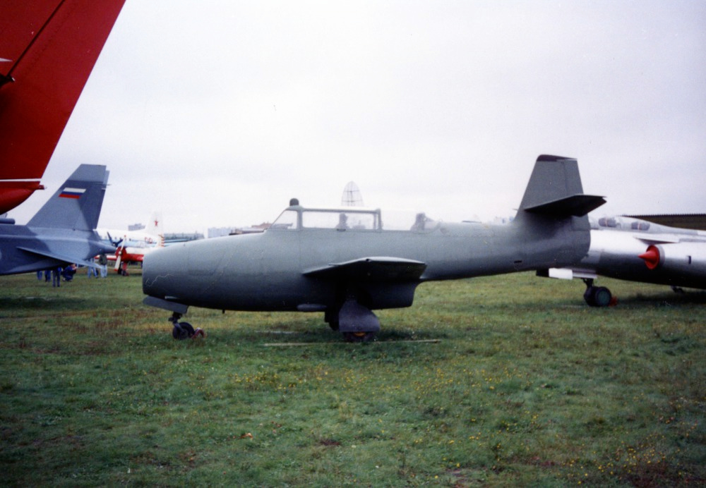 Yakovlev Yak-23 with a two-seat Yak-23UTI trainer at the Khodynka museum, Moscow, 1993. Photo: San Diego Air & Space Museum Archive, public domain.