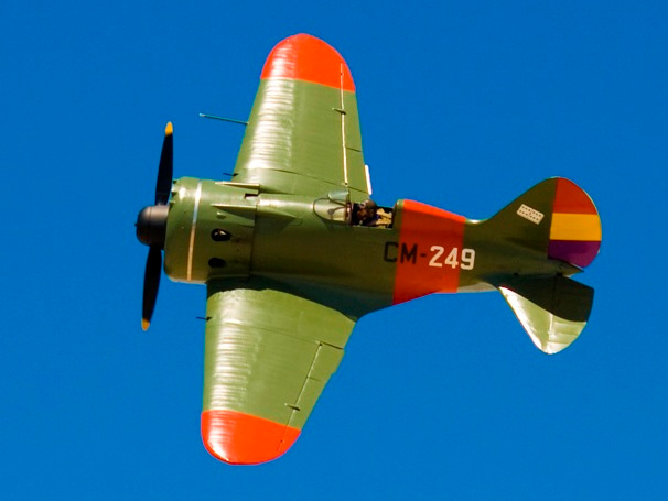 An I-16 airborne in Spanish Republican markings the Mosca the Nationalists called Rata.