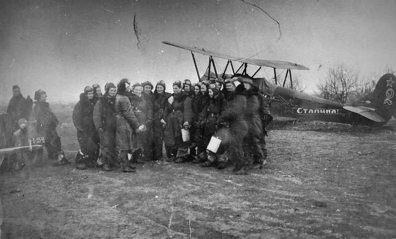 Pilots of the 46th Guards Night Bomber Regiment, the Night Witches, posed in front of their Polikarpov Po-2 aircraft during World War II