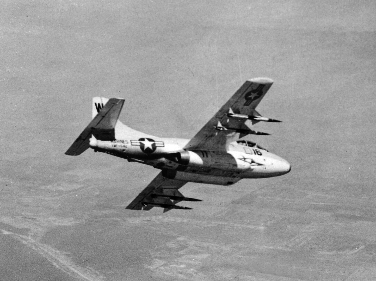 Douglas F3D-2 Skyknight of VMF-542 in flight, 1957. Photo: US Marine Corps, public domain.