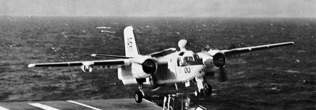 Grumman S2F-1 Tracker lands aboard USS Wasp, 1960. Photo: US Navy, public domain.