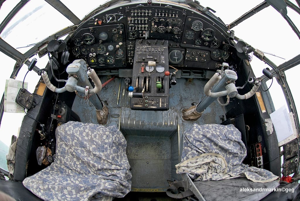 Antonov An-2 cockpit and instrument panel