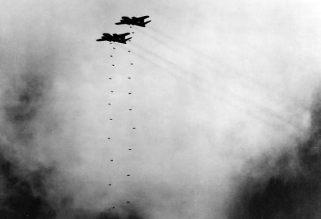 B-45A Tornados dropping bombs at Eglin AFB, 1950. Photo: US Air Force, public domain.
