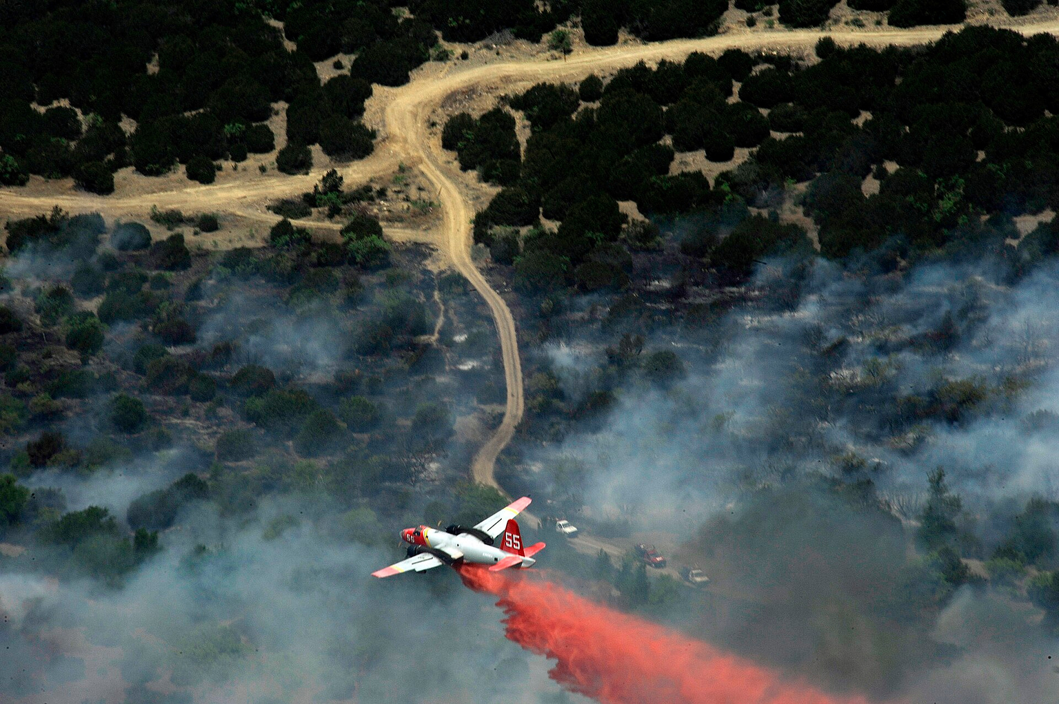 P-2 Neptune air tanker dropping retardant on a wildfire. Photo: US Air Force, public domain.