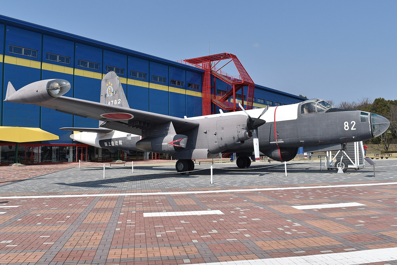 Kawasaki P-2J, Japanese turboprop Neptune. Photo: Alan Wilson / Wikimedia Commons (CC BY-SA 2.0).