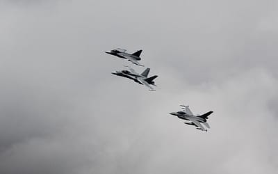 Flying a jet alone vs in groups