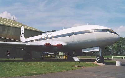 The de Havilland Comet: The Beautiful Jet That Taught Us How Aircraft Break