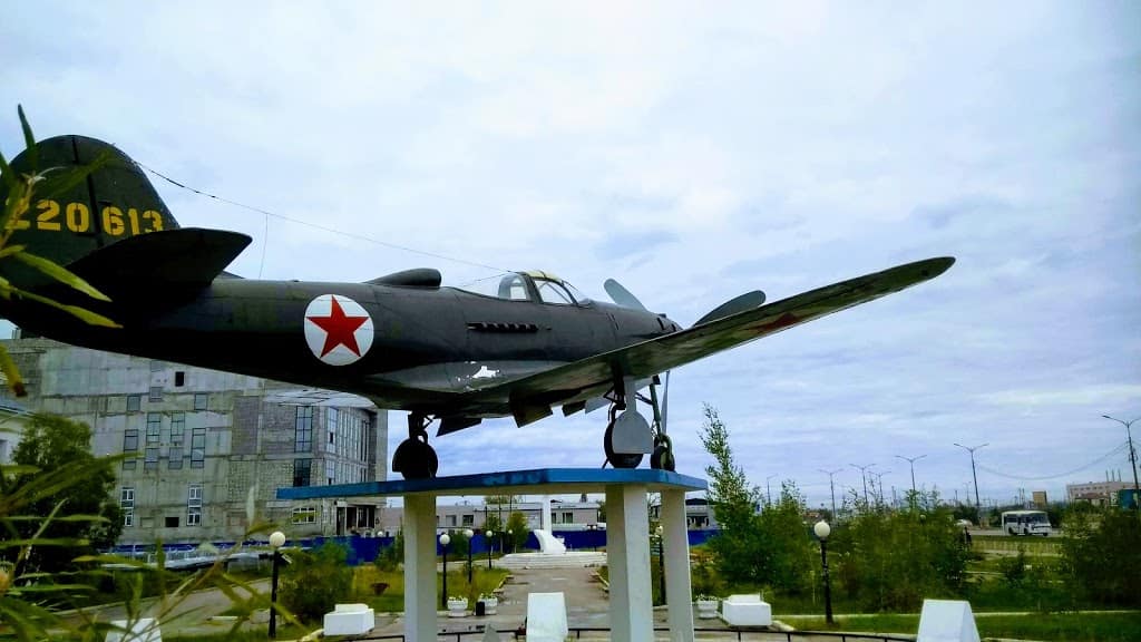 A Bell P-39 Airacobra, the mid-engine American fighter