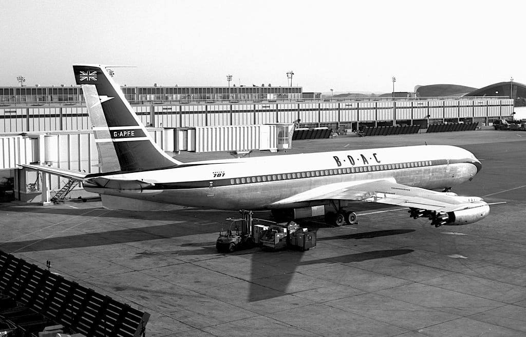 The Airliner Torn Apart by a Cloudless Sky