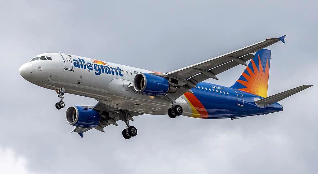 Allegiant Airbus A320 on approach