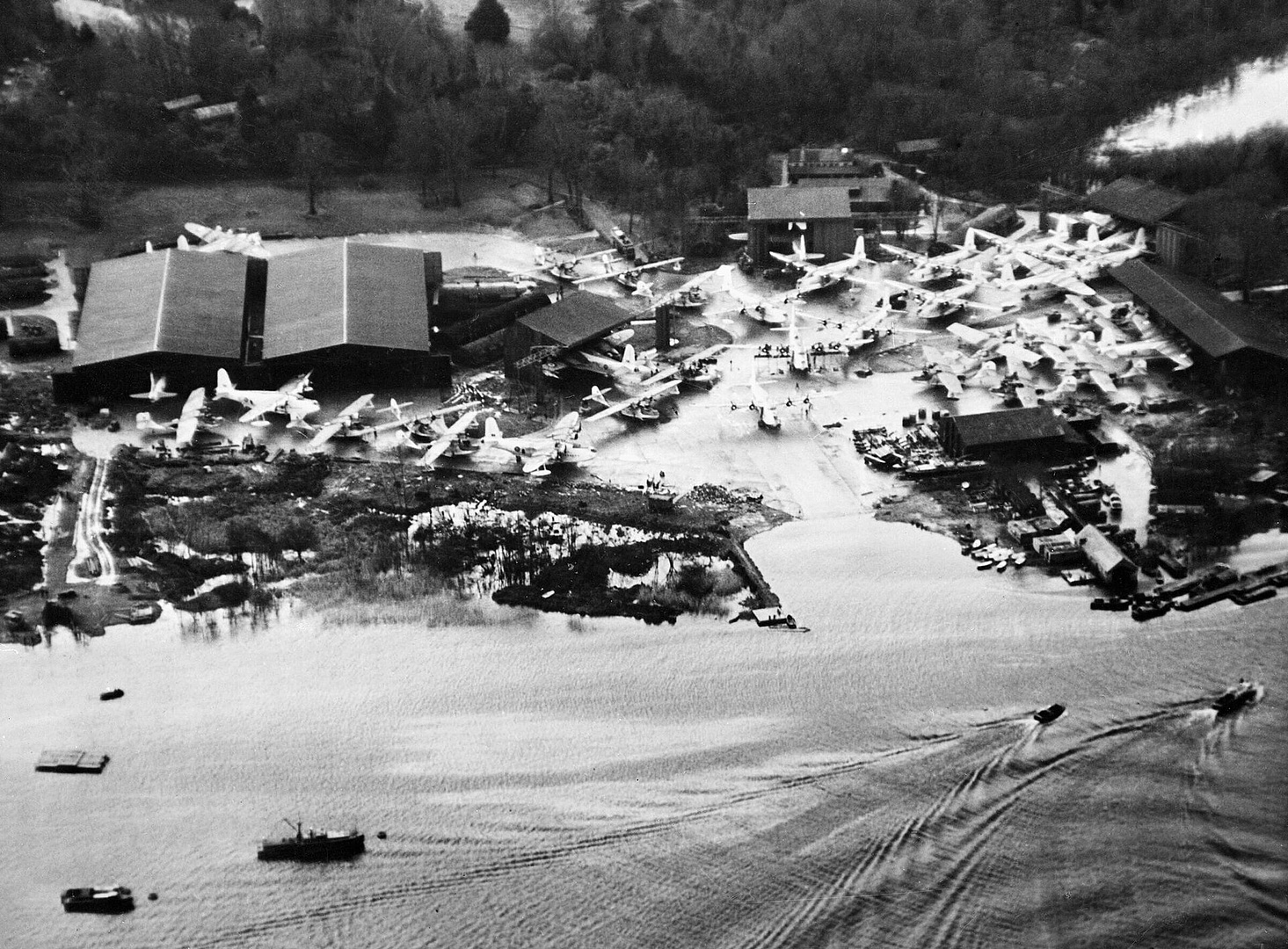 Sunderland and Catalina flying boats of RAF Coastal Command. Photo: RAF official photographer / IWM, public domain.