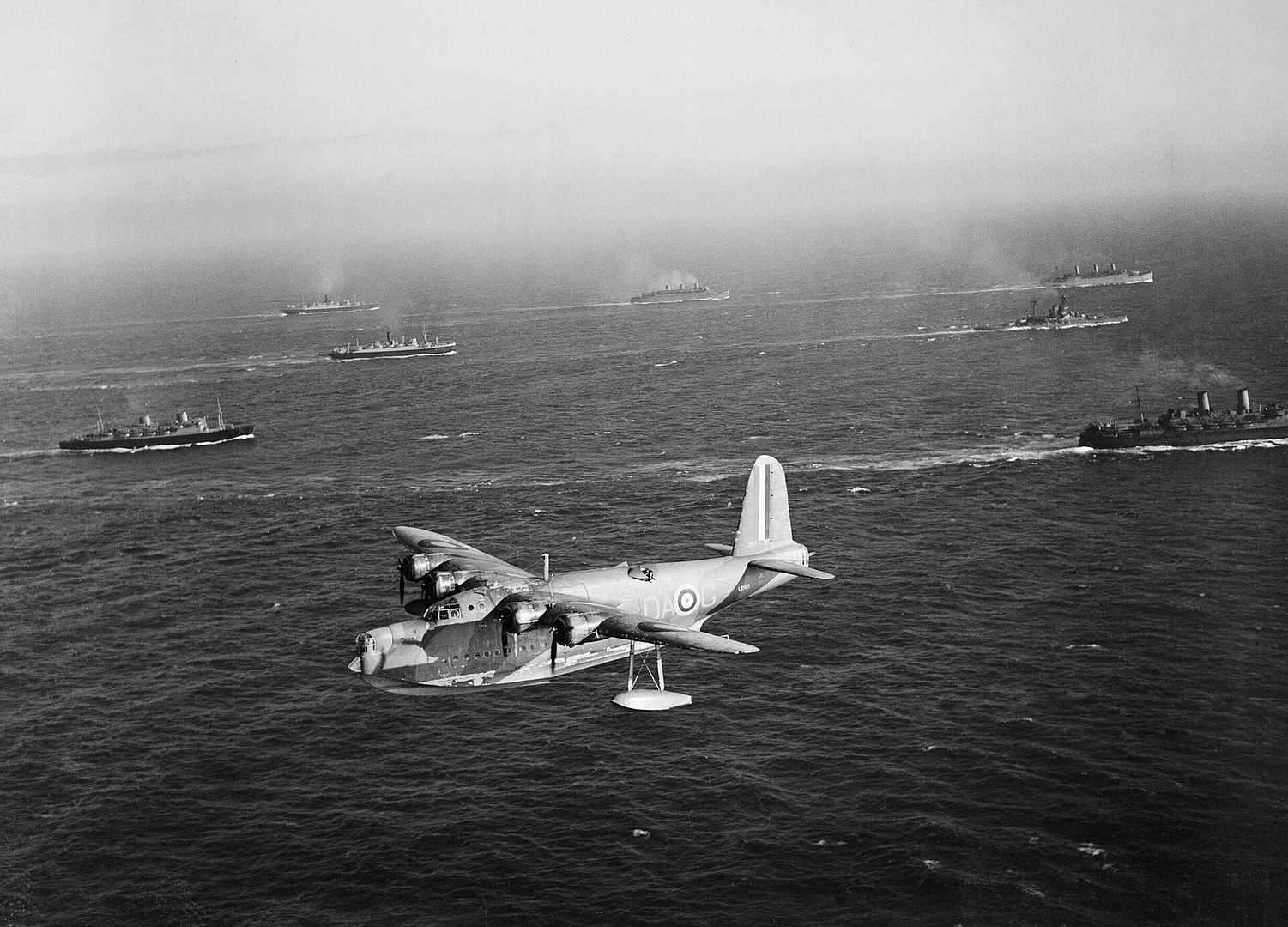 Short Sunderland Mk I of No. 210 Squadron RAF. Photo: Stanley Devon / IWM, public domain.