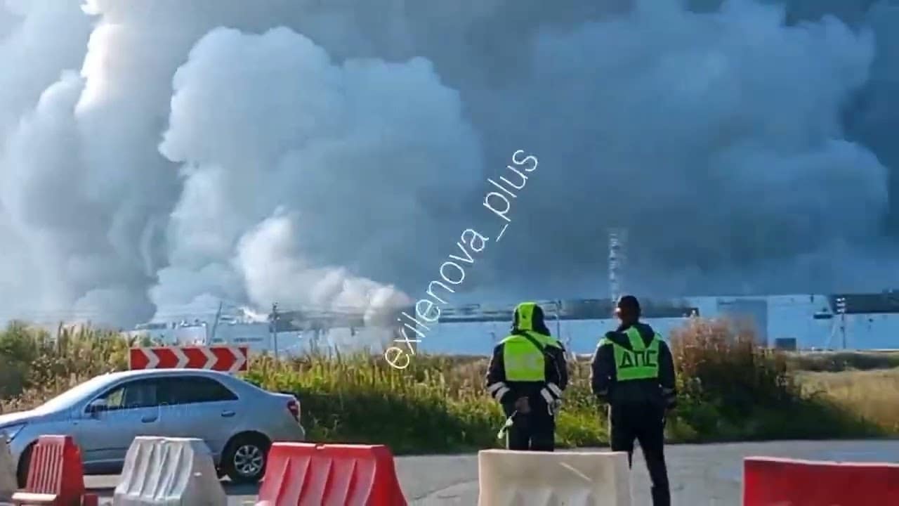 Smoke rising from the burning Wildberries logistics centre in Kotovsk, Tambov Oblast, after the Ukrainian drone strike of 26 August 2026