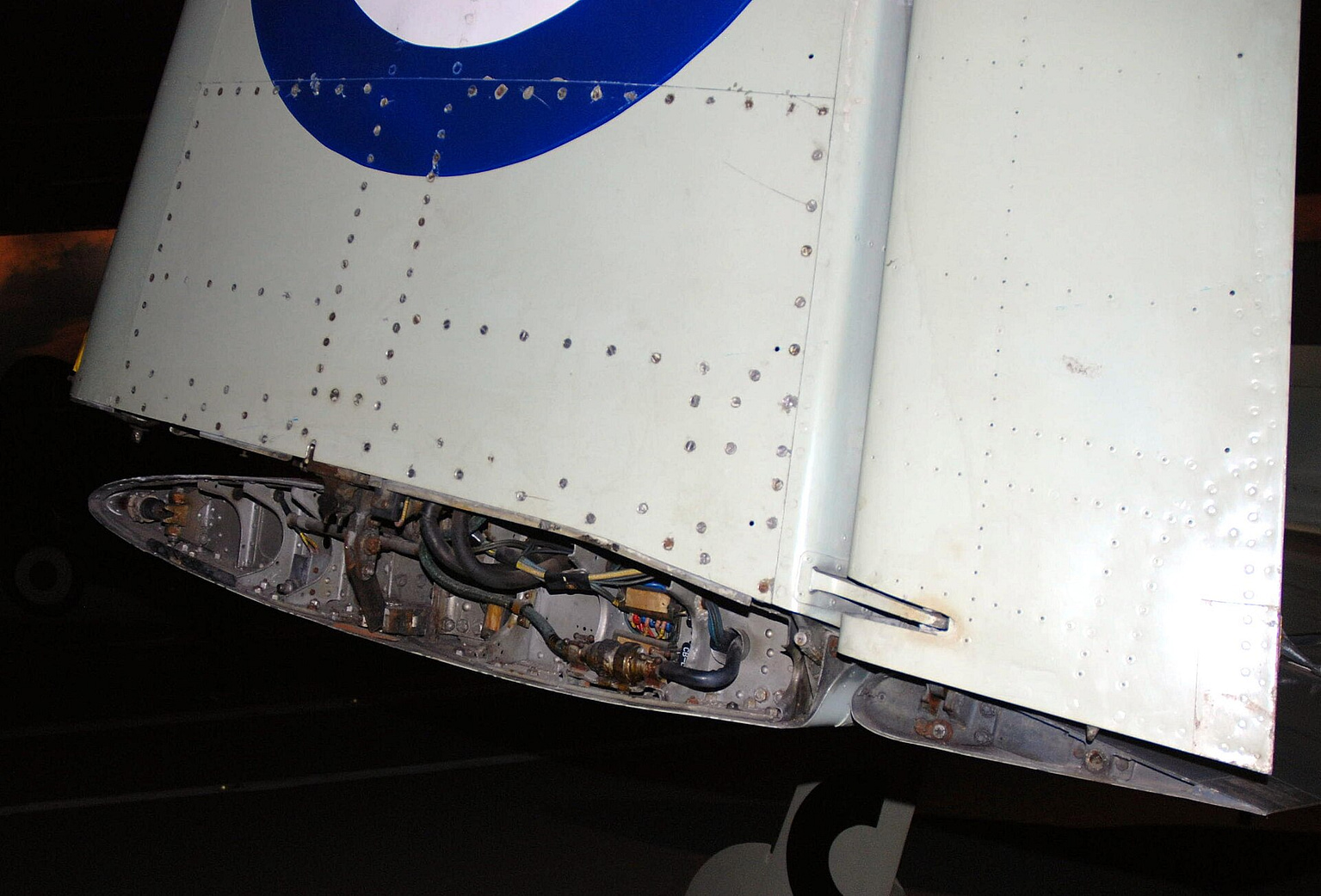 Wing-fold detail of the preserved Supermarine Attacker. Photo: Roland Turner / Wikimedia Commons (CC BY-SA 2.0).