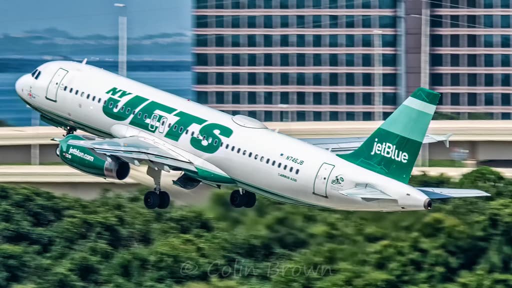 JetBlue Airbus A320 in flight