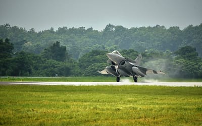 Rafale Meets Flanker Over Malaysia