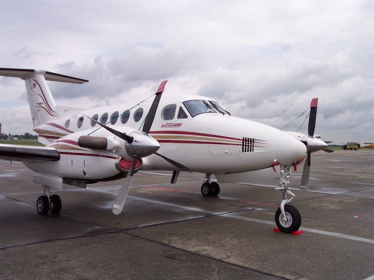 A Beechcraft King Air 200 of the same type Doug White landed