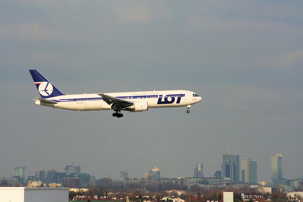The accident aircraft, SP-LPC, in normal LOT livery